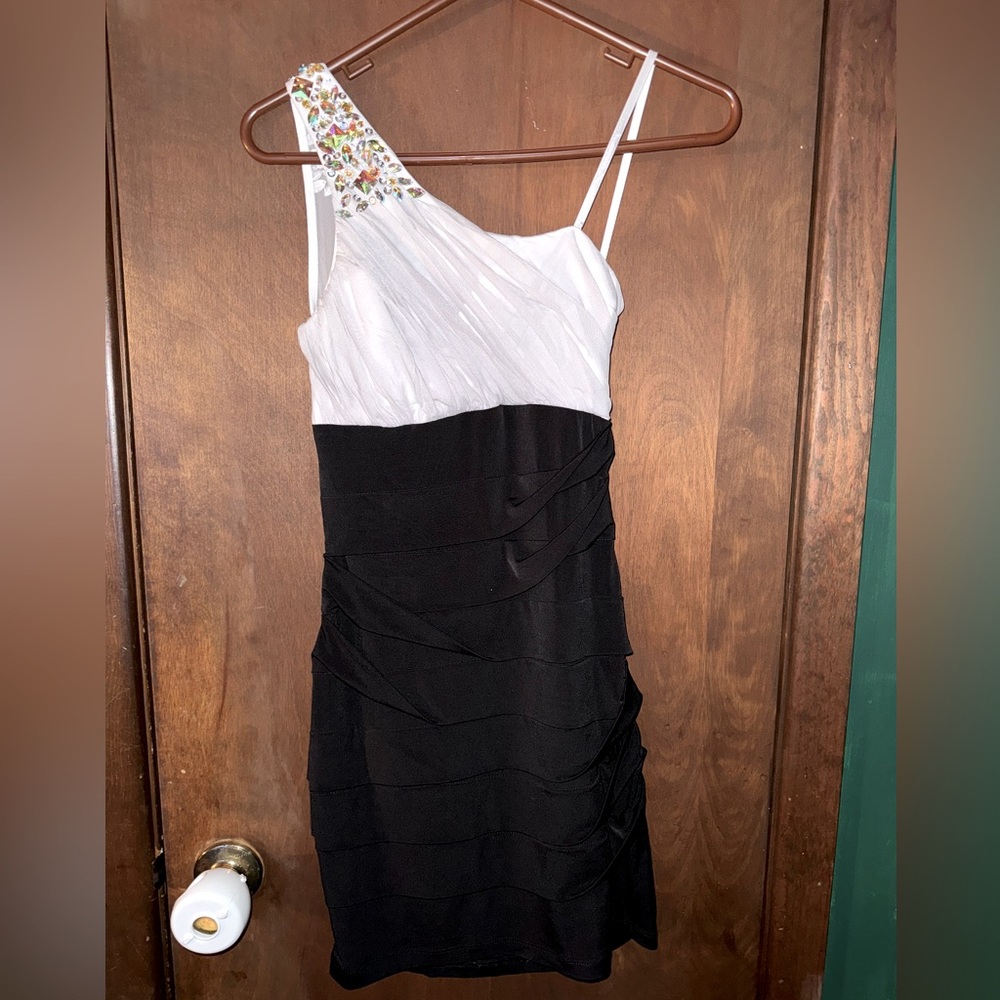 One shoulder dress